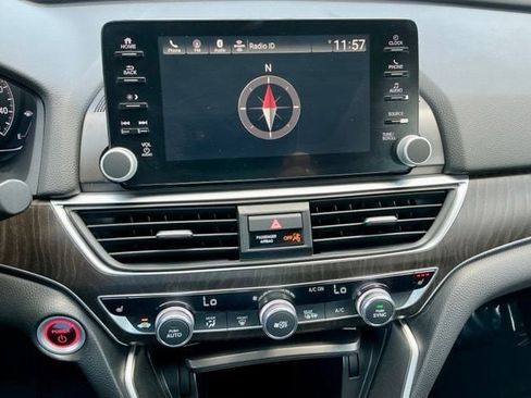 Used 2018 Honda Accord EX image 26