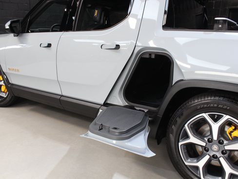 Used 2022 Rivian R1T Adventure AWD/4WD image 32