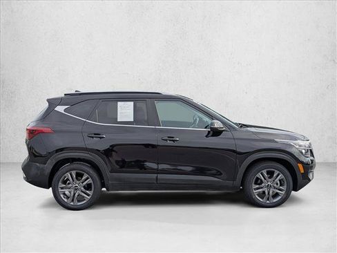 Used 2023 Kia Seltos S w/ Navigation Package FWD image 4