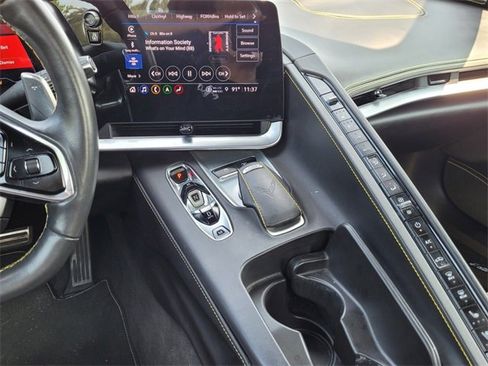 Used 2022 Chevrolet Corvette Stingray Premium Conv w/ Z51 Performance Package image 9