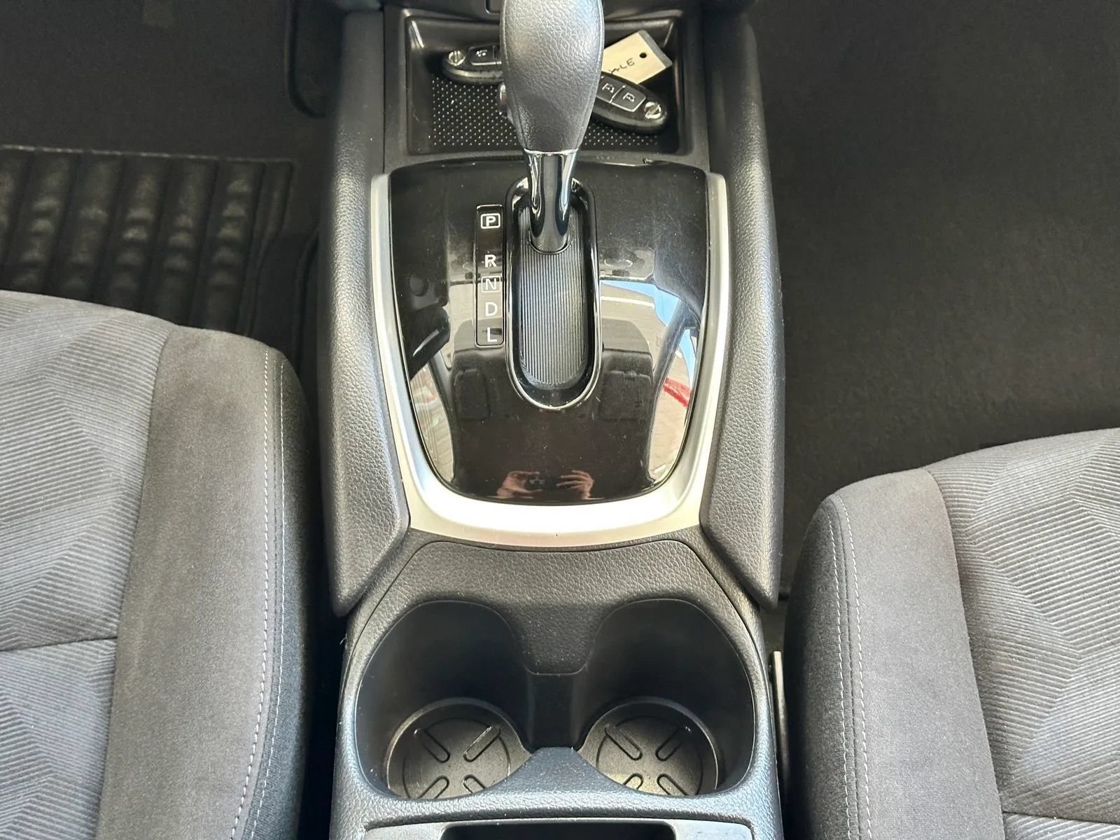 Used 2016 Nissan Rogue SV AWD/4WD image 23