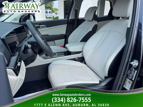 Used 2026 Kia Sportage EX FWD image 10