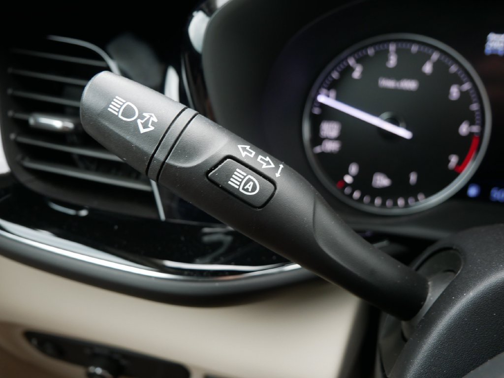 Used 2023 Buick Envision Avenir AWD/4WD image 28