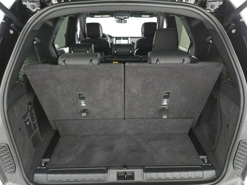 Used 2025 Land Rover Discovery Dynamic SE AWD/4WD image 15