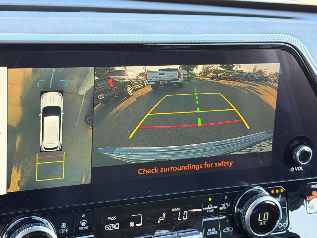 Used 2023 Toyota Highlander Platinum FWD image 16