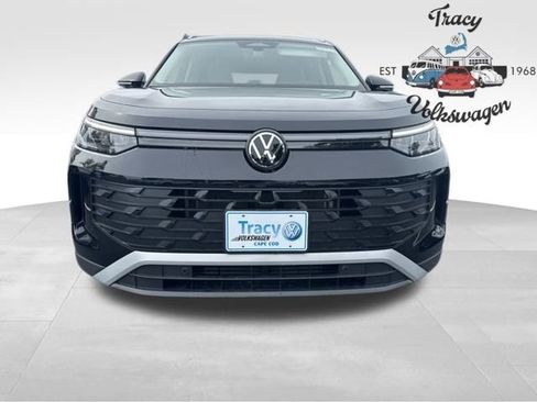 New 2025 Volkswagen Tiguan SE image 2