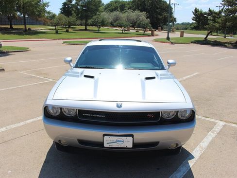 Used 2010 Dodge Challenger R/T RWD image 8