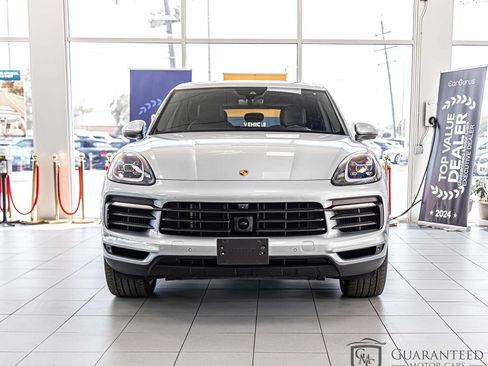 Used 2023 Porsche Cayenne w/ Premium Package AWD/4WD image 2