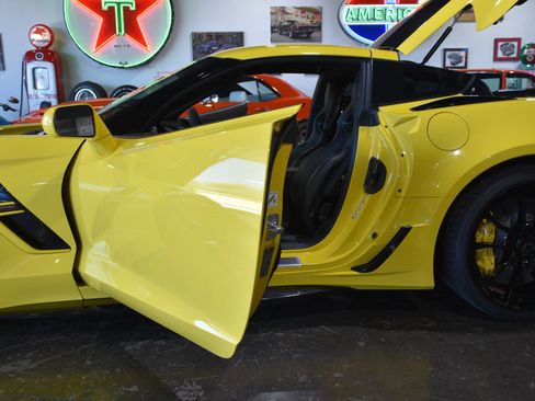 Used 2017 Chevrolet Corvette Grand Sport w/ Z07 Performance Package RWD image 22