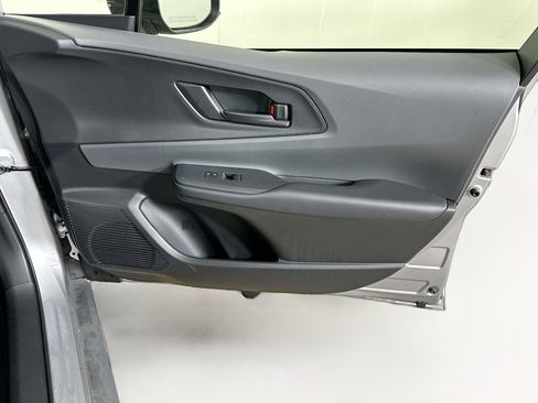 Used 2025 Toyota Prius LE image 31