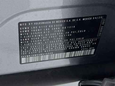 Used 2025 Volkswagen Tiguan SE image 34