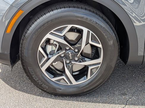 Used 2025 Kia Sportage LX image 10