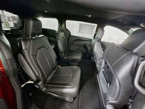 New 2027 Chrysler Pacifica Select AWD/4WD image 20