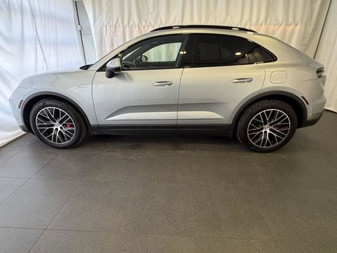 Certified 2025 Porsche Macan 4S Electric image 2