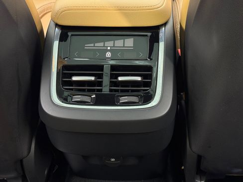 Used 2023 Volvo XC60 B5 Ultimate image 34