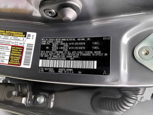 Used 2023 Toyota Highlander XLE FWD image 27