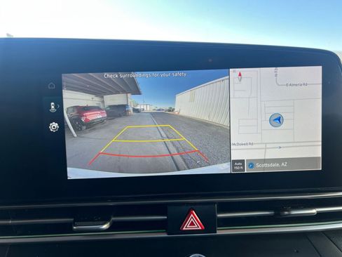 Used 2025 Hyundai Elantra Limited image 17