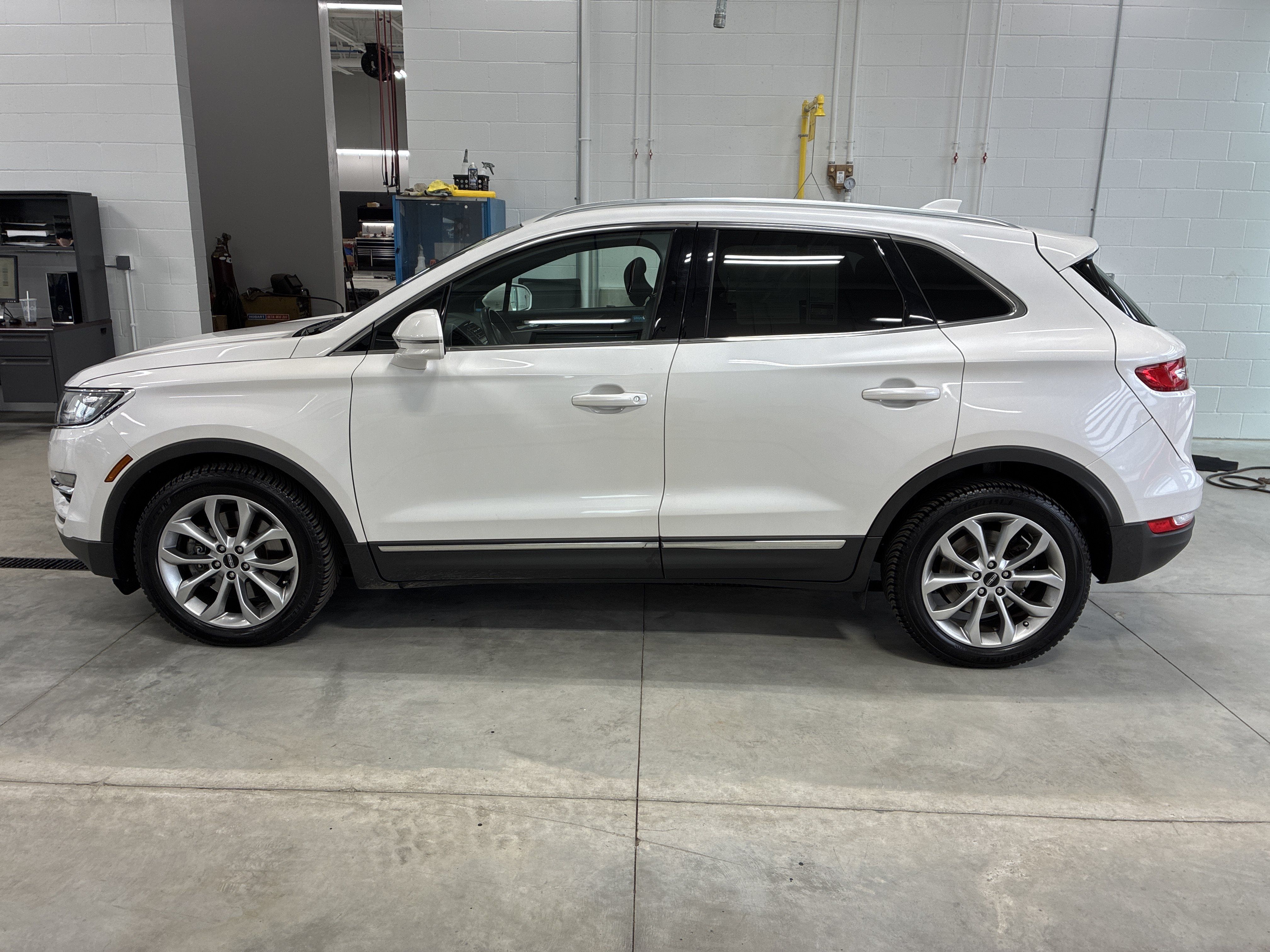Used 2017 Lincoln MKC Select w/ Select Plus Package FWD image 5