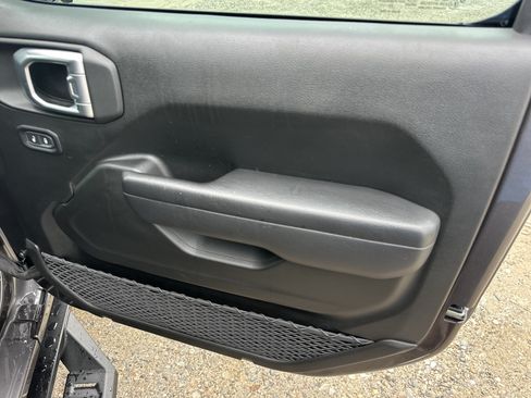 Used 2022 Jeep Wrangler Sport AWD/4WD image 15