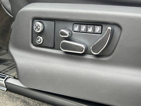 Used 2023 Bentley Bentayga Speed image 39
