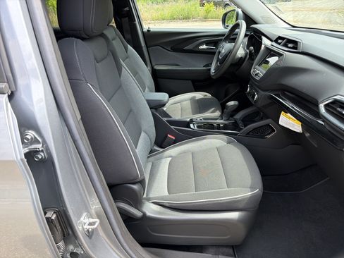 Used 2023 Chevrolet TrailBlazer LT FWD image 13