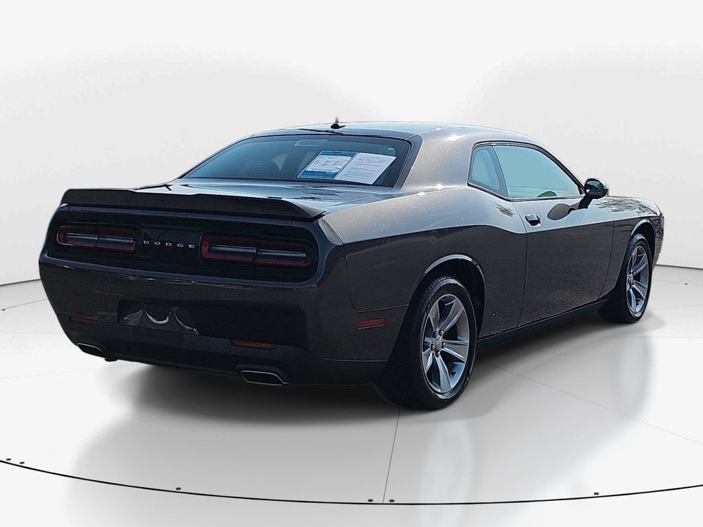 Used 2019 Dodge Challenger SXT RWD image 6