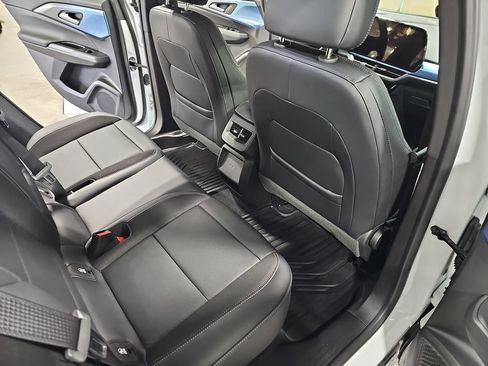 Used 2025 Chevrolet Equinox EV LT w/ LPO, All-Weather Mat Package FWD image 11