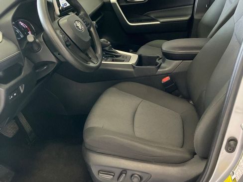 Used 2025 Toyota RAV4 XLE FWD image 7