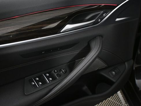 Used 2021 BMW 530i image 8