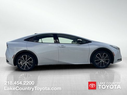 Used 2026 Toyota Prius XLE FWD image 6