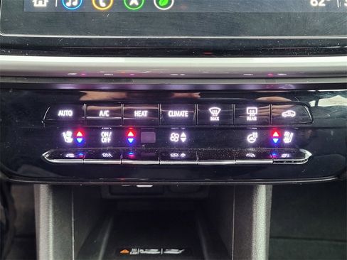 Used 2022 Chevrolet Bolt EUV Premier w/ Sun & Sound Package image 18