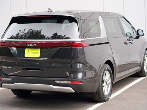 Used 2023 Kia Carnival LX FWD image 46