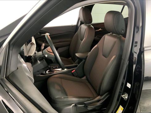 Used 2025 Buick Encore GX Preferred AWD/4WD image 23