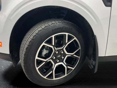 Used 2025 Ford Maverick Lariat image 29