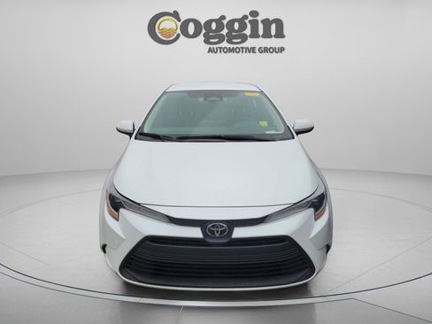 Used 2025 Toyota Corolla LE image 4