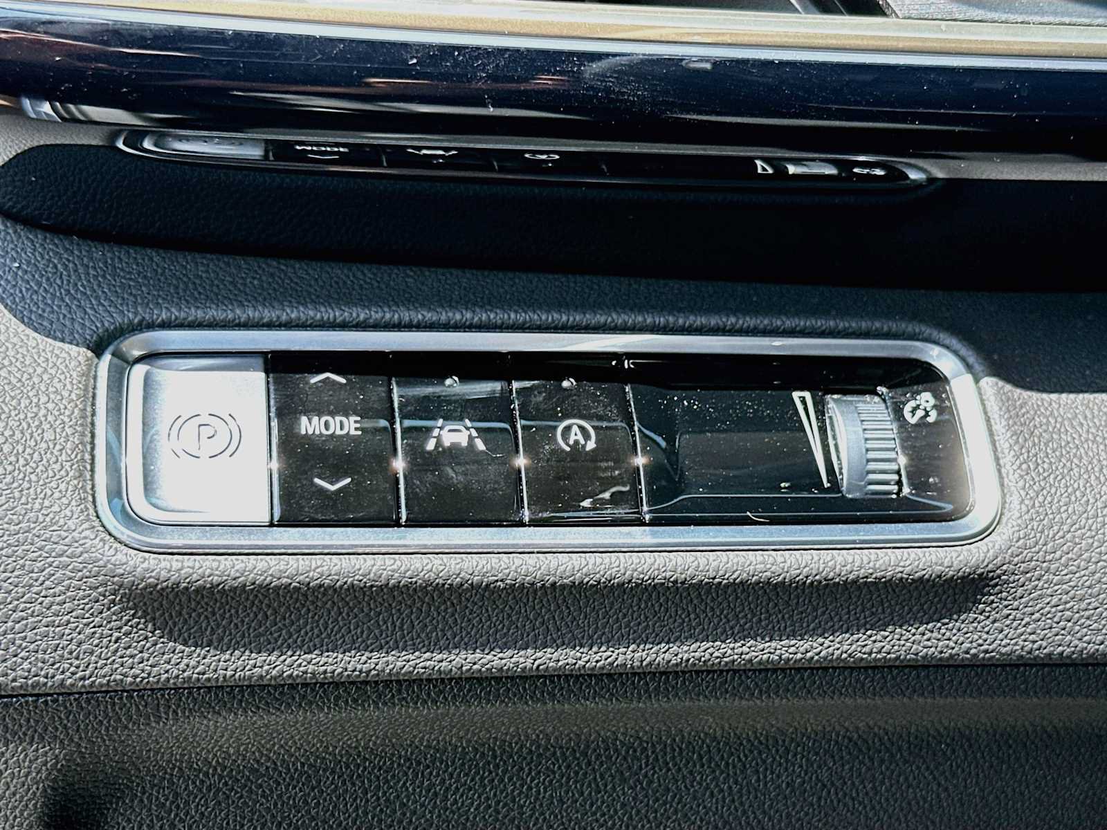 Used 2025 Buick Envision Avenir AWD/4WD image 10