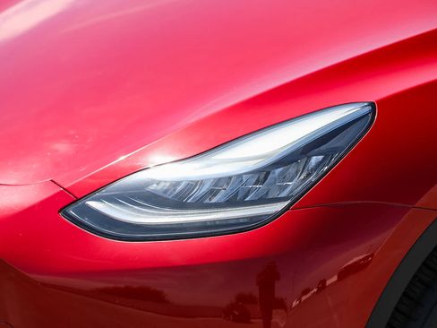 Used 2021 Tesla Model Y Long Range AWD/4WD image 8