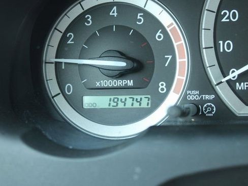 Used 2005 Toyota Sienna XLE image 27