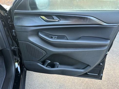 New 2025 Jeep Grand Cherokee L Laredo image 13