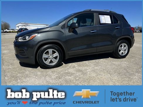 Used 2018 Chevrolet Trax LT w/ LT Convenience Package image 1