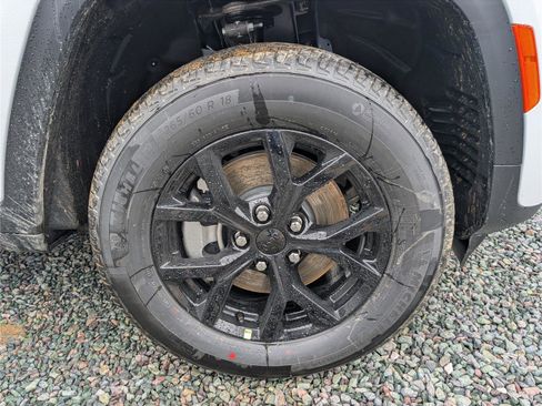 New 2026 Jeep Grand Cherokee L Laredo Altitude image 5