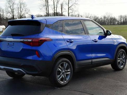 Used 2023 Kia Seltos LX image 3