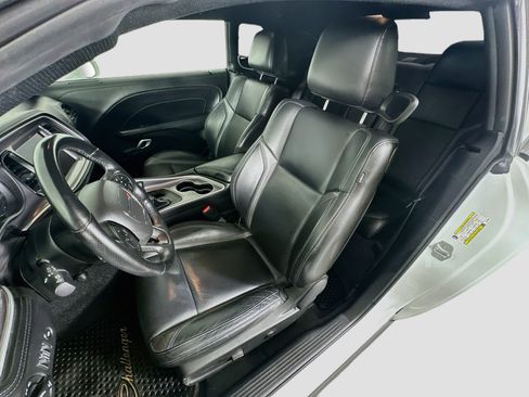 Used 2022 Dodge Challenger SXT w/ Plus Package RWD image 13