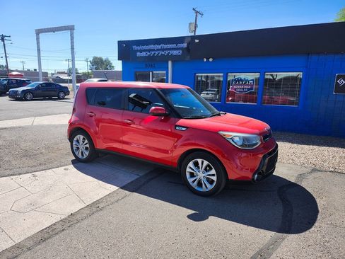 Used 2016 Kia Soul + image 8