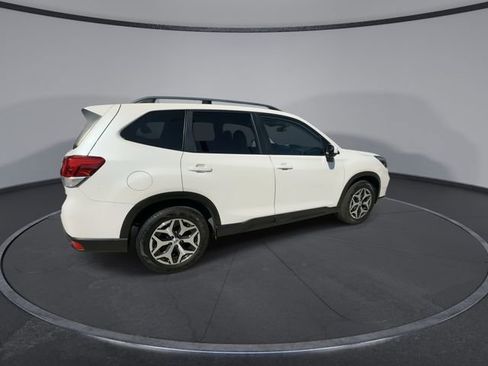 Used 2020 Subaru Forester Premium AWD/4WD image 8