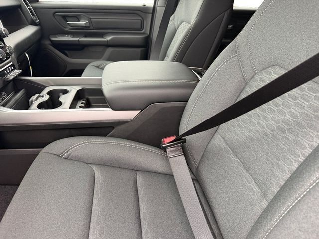 New 2026 RAM 1500 Express AWD/4WD image 17
