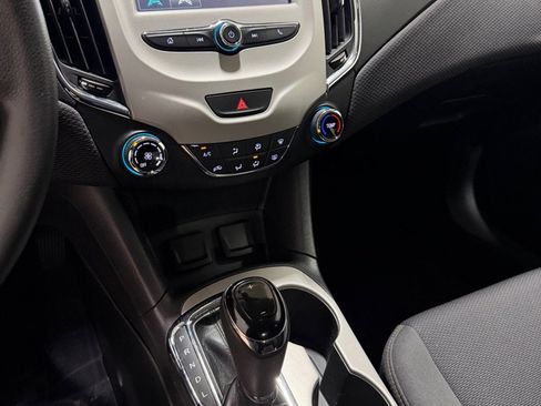 Used 2017 Chevrolet Cruze LS FWD image 13