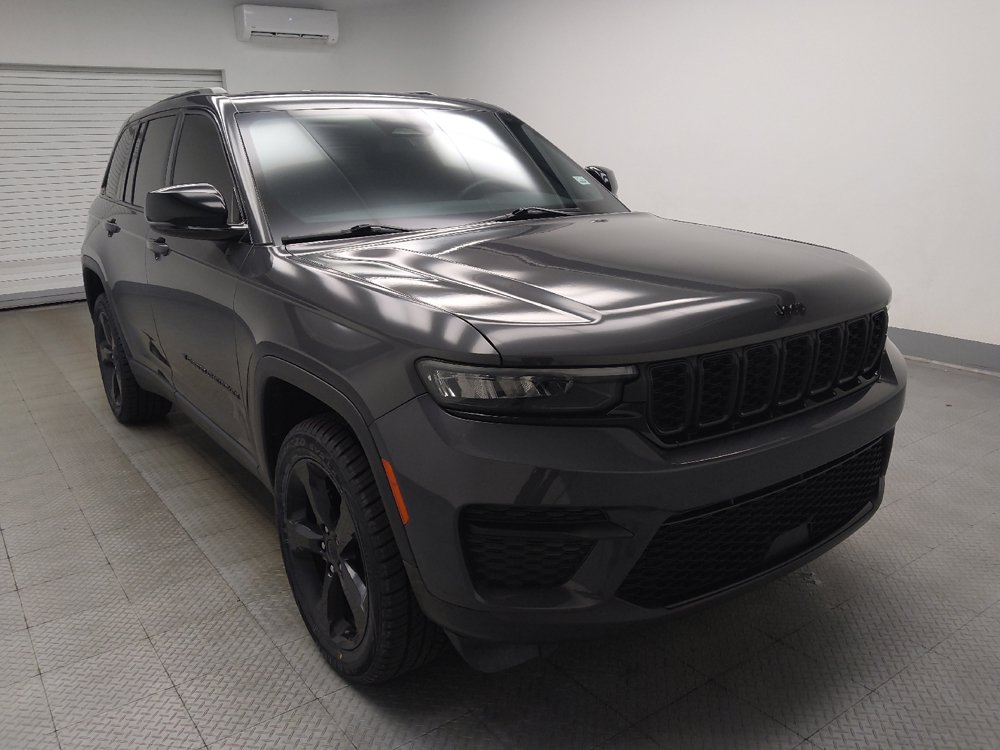 Used 2023 Jeep Grand Cherokee Altitude AWD/4WD image 13
