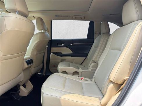 Used 2014 Toyota Highlander Limited Platinum AWD/4WD image 23