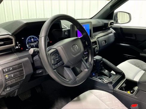 Certified 2025 Toyota Tacoma SR5 AWD/4WD image 15
